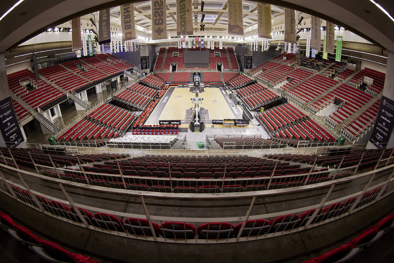 La marea roja impregna el Palacio de ACB