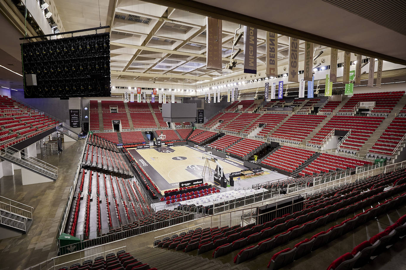 La marea roja impregna el Palacio de ACB