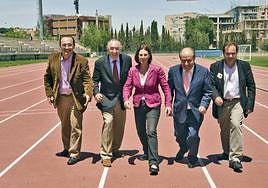 Fernando Egea (PA), Javier Torres Vela (PSOE), Lola Ruiz (IU), José Torres Hurtado (PP) y Jesús García (LV) en el arranque de campaña.