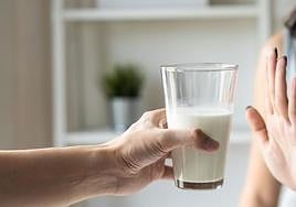Una nutricionista desvela si a leche semidesnatada aporta menos calorías.