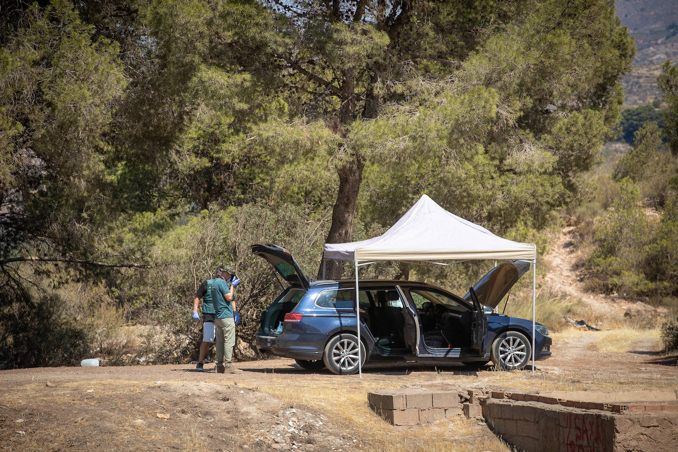 La Guardia Civil, en el lugar donde se produjo el crimen.