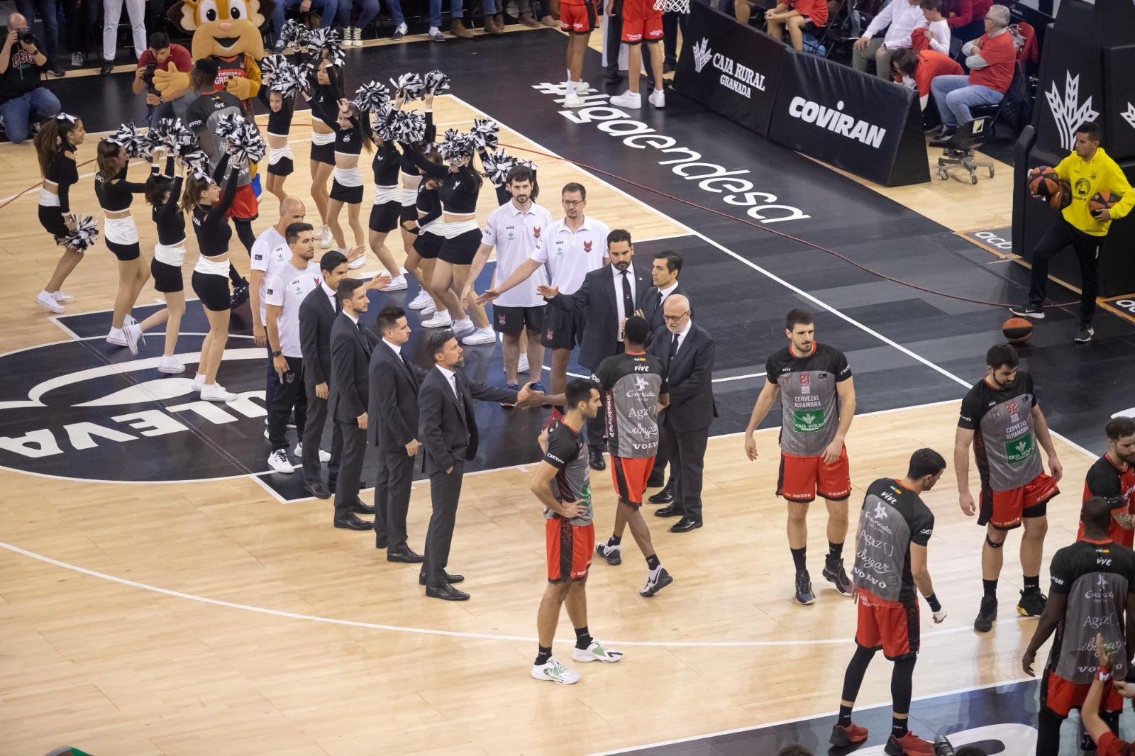 El partido entre Covirán y Joventut, a pie de pista