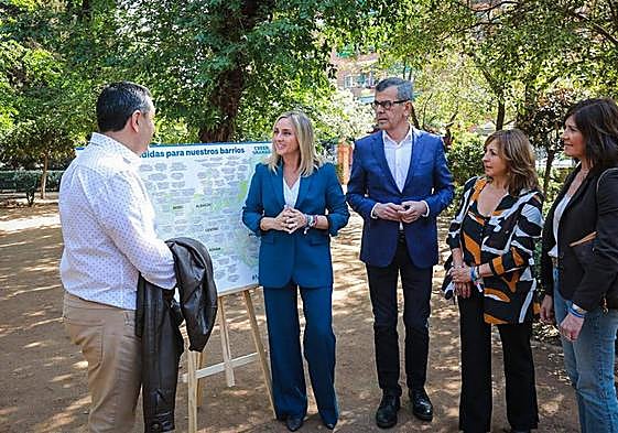 Marifrán Carazo presenta las medidas de los barrios en la plaza Fontiveros.