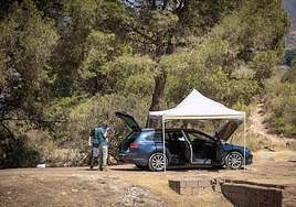 La Guardia Civil, en el lugar donde se produjo el crimen.