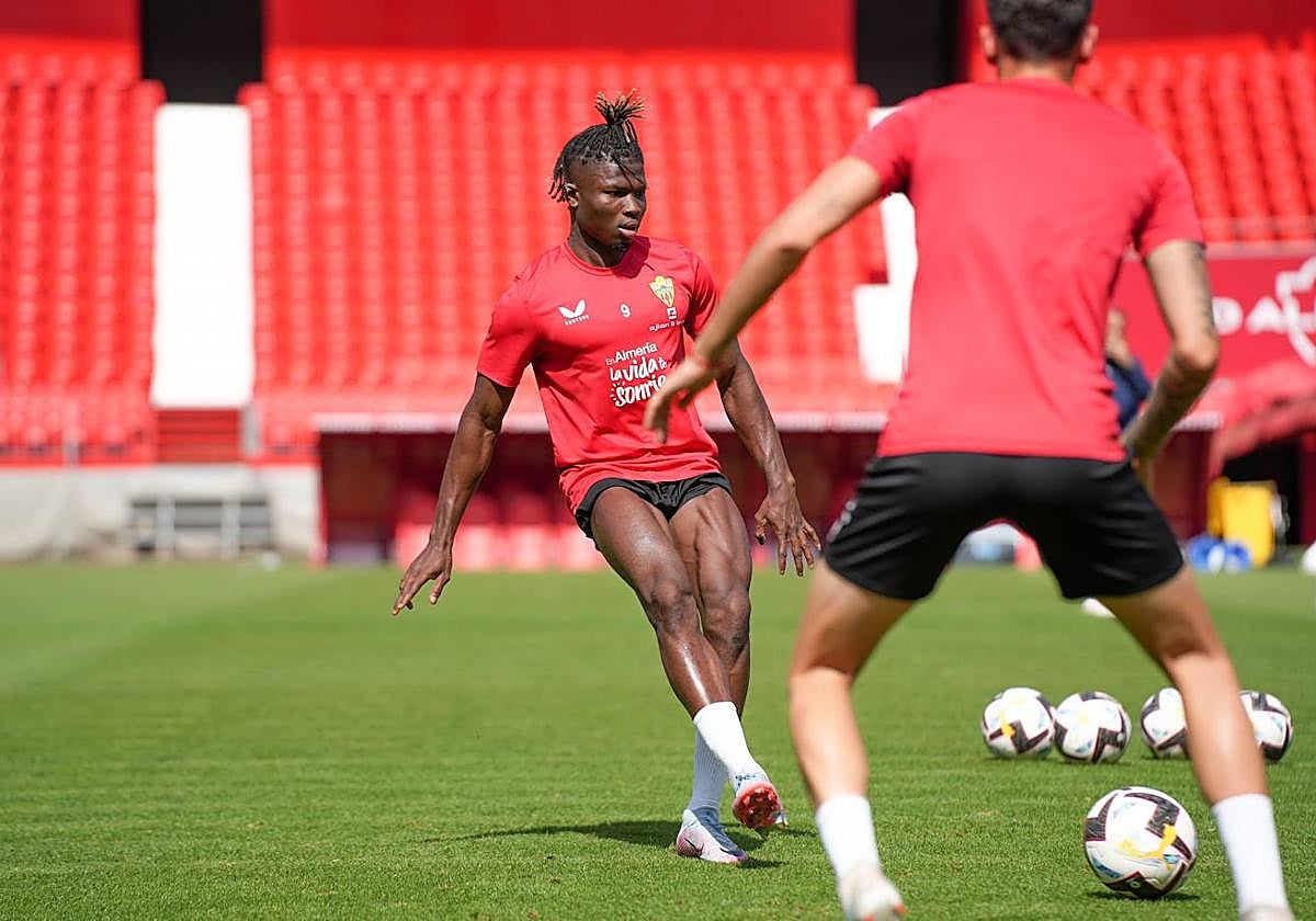 El Bilal Touré hizo el entrenamiento junto al resto del grupo.