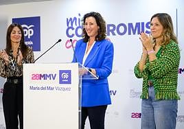 María Vázquez, acompañada de Rosario Soto y Ana Martínez Labella, durente el balance de la campaña.