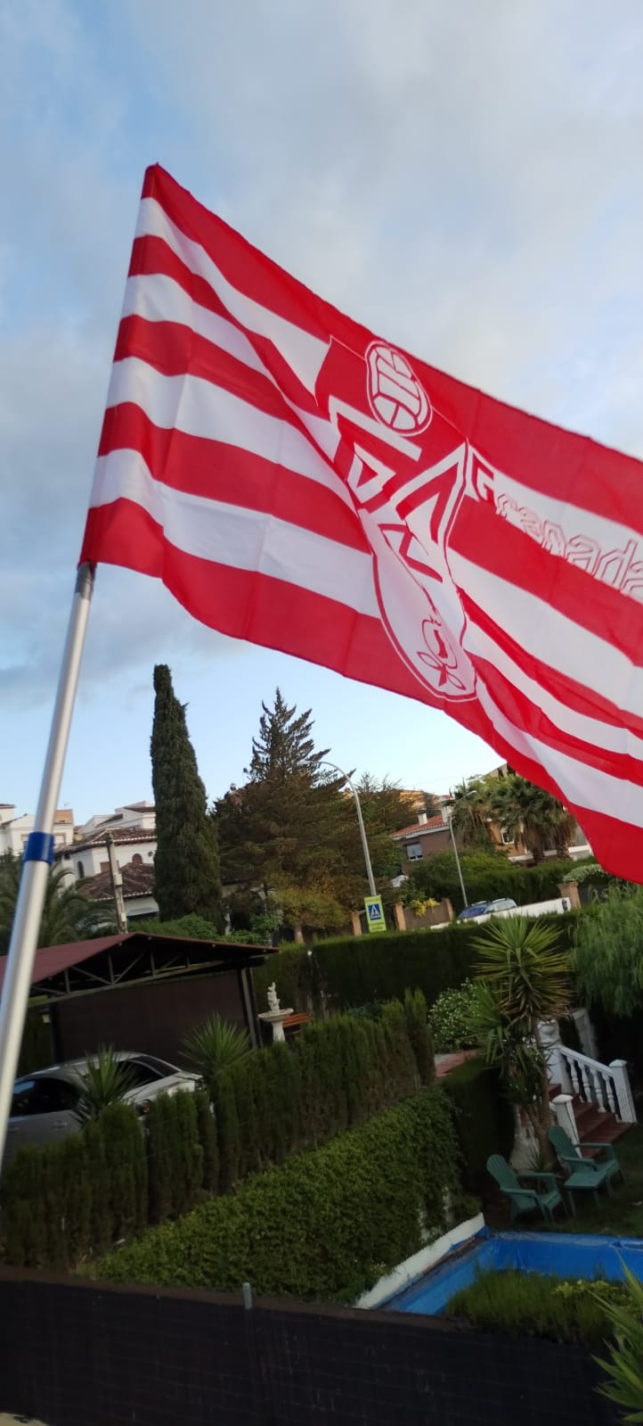 Granada saca sus banderas rumbo a Primera