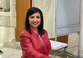 Dolores Cañavate, alcaldesa de Armilla, vota este domingo