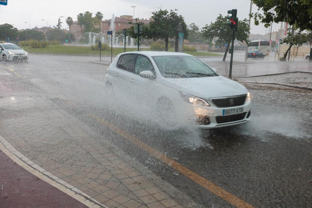 Las imágenes de la tormenta de granizo que ha inundado Granada