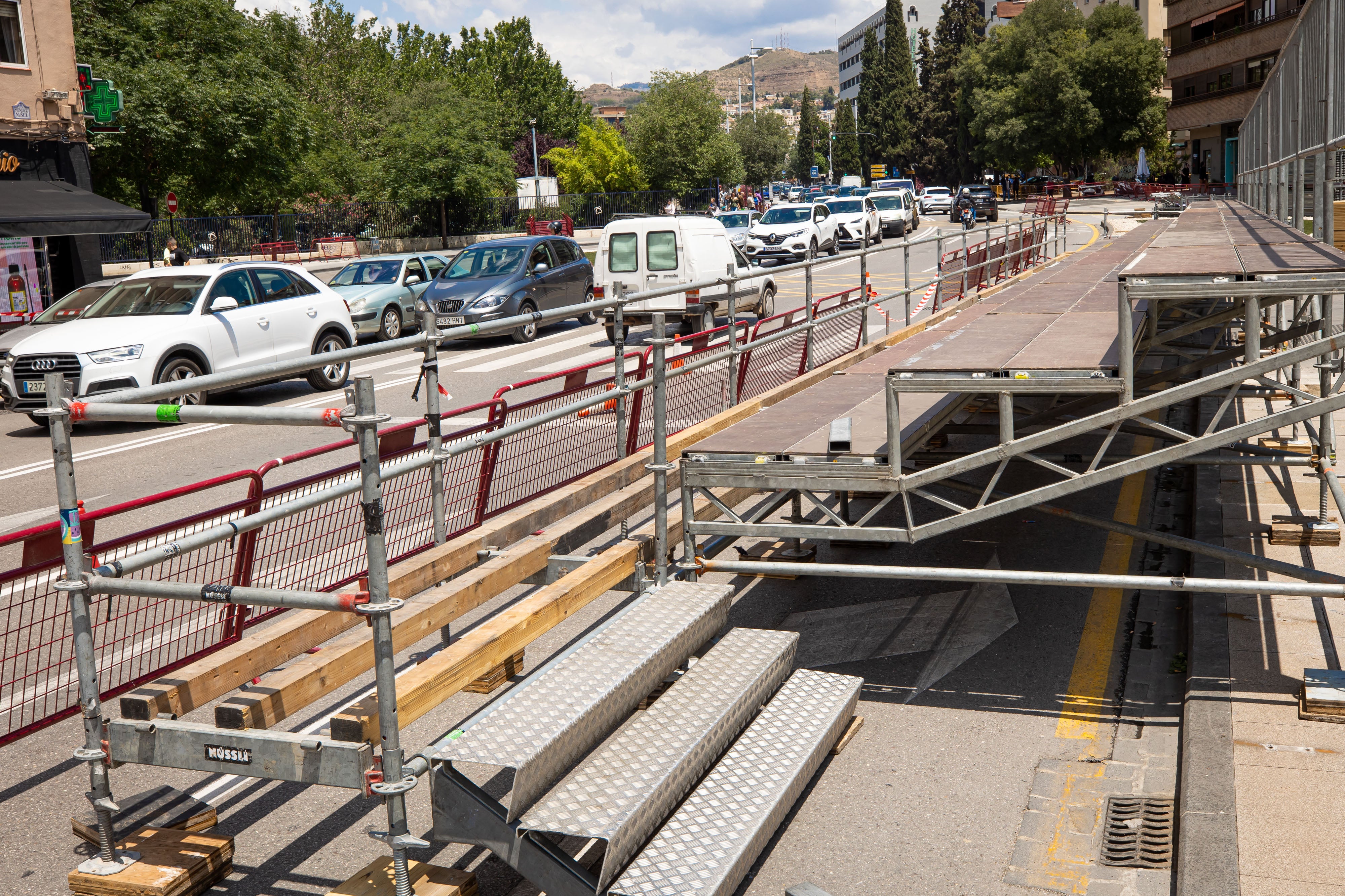 Granada se prepara para el desfile de las Fuerzas Armadas