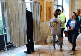 Votaciones en el edificio de la Diputación Provincial de Jaén.