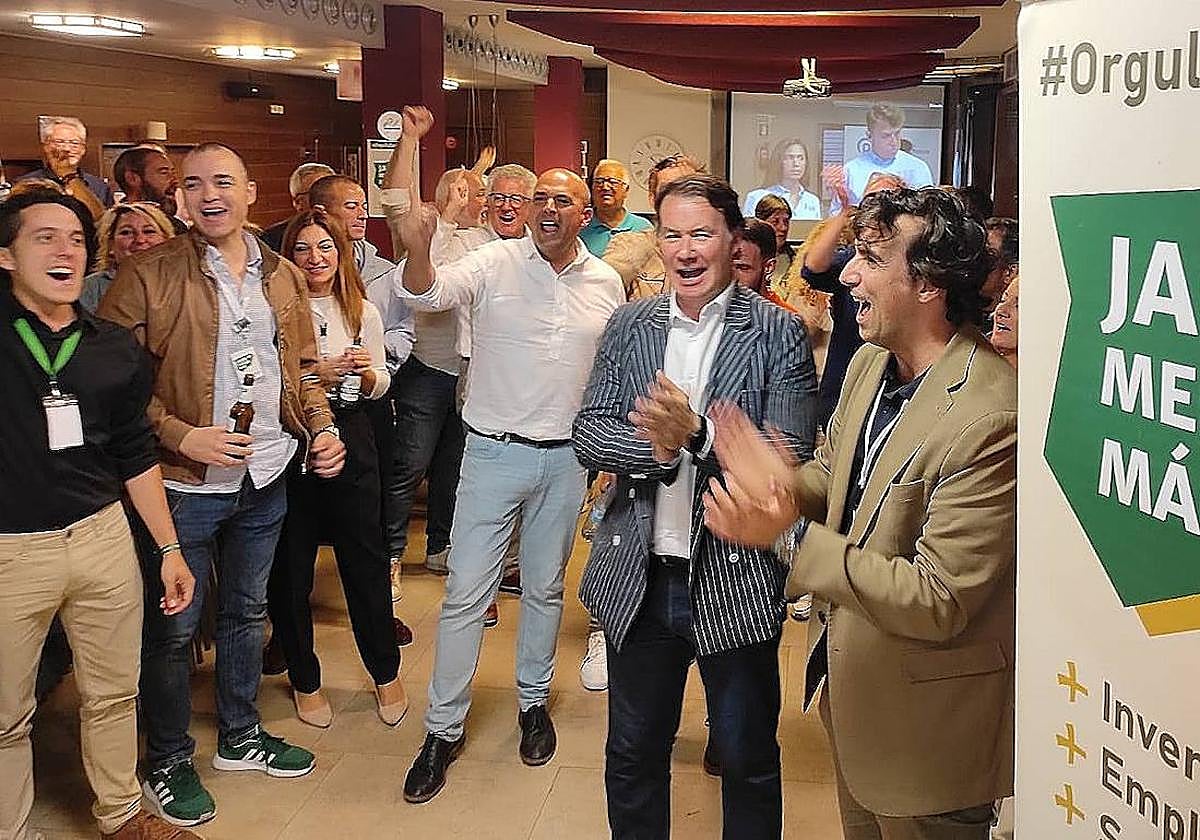 Alegría anoche de los miembros de Jaén Merece Más.