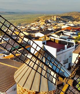 Imagen secundaria 2 - El pueblo andaluz desbordado por turistas que tiene que aumentar bares y camas