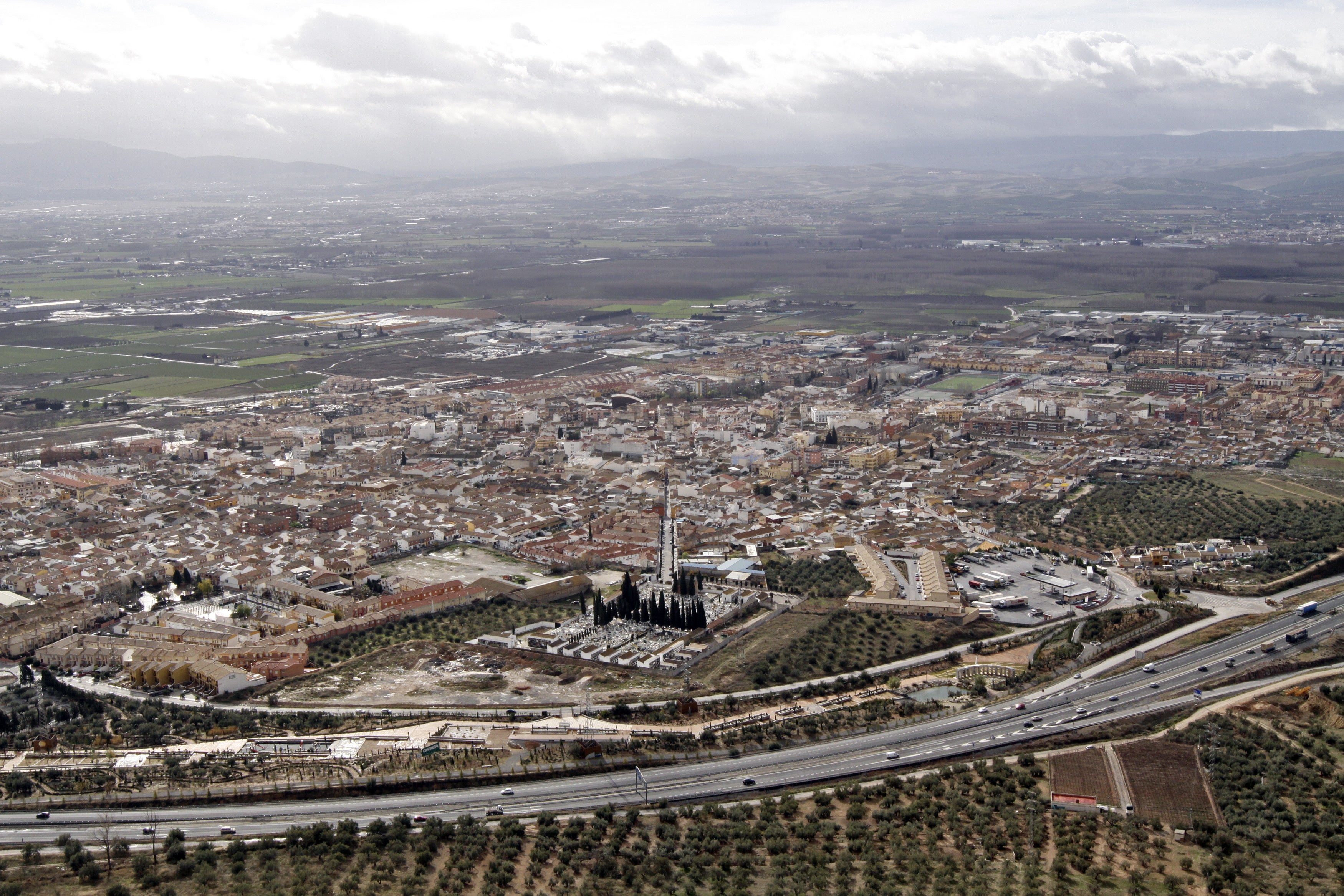 Vista del Cinturón Metropolitano desde la ermita de los Tres Juanes.