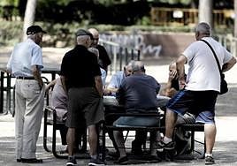 La OCU lanza un aviso a todos los jubilados que tienen sus ahorros en el banco.