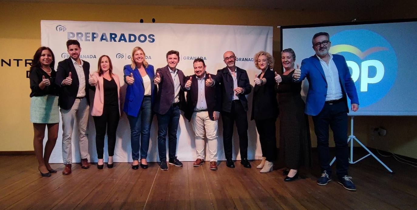 Presentación de la candidatura de Julio Pérez (en el centro).