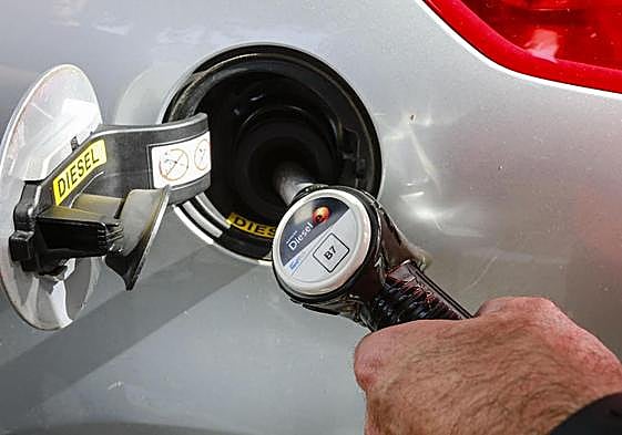 La multa por usar 'diésel rojo' para llenar el depósito de tu coche.