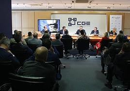 Ponentes y empresarios participantes en las jornadas organizadas por la CGE y CaixaBank.
