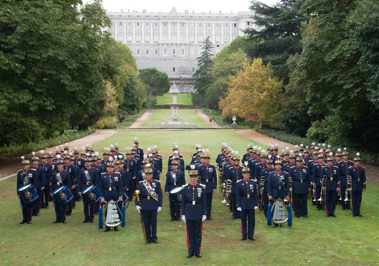 Unidad de Müsica de a Guardia Real en el Campo de Moro, en Madrid.