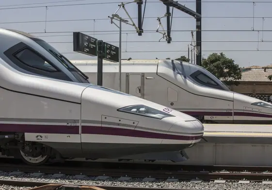 Trenes AVE, estacionados en Andaluces.