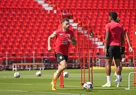 Adrián Embarba vuelve a la que fue su casa para no volver hasta que el Espanyol esté en Primera.