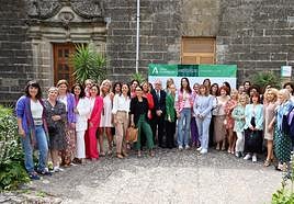 Foto de familia de las integrantes del pleno del Consejo Andaluz de Participación de las Mujeres.