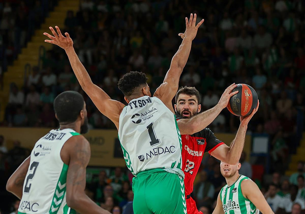 Luka Maye, en el partido contra el Real Betis en Sevilla.