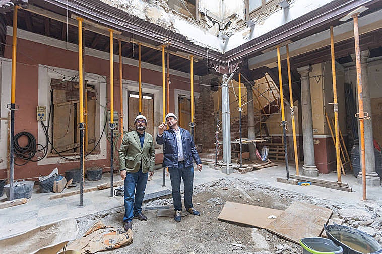 Fernando Acale y Ramón Rivero, en una visita al Palacio de los Condes de Castillejo.