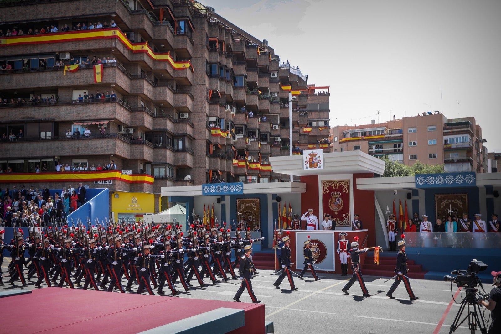 Las imágenes del desfile de las Fuerzas Armadas desde dentro y a vista de pájaro