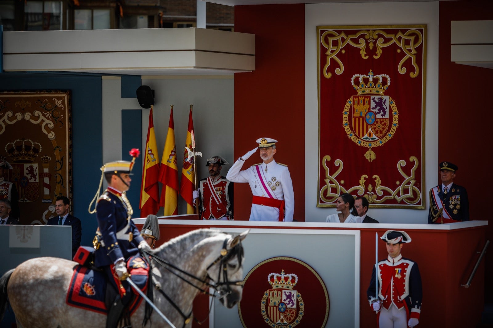 Las imágenes del desfile de las Fuerzas Armadas desde dentro y a vista de pájaro