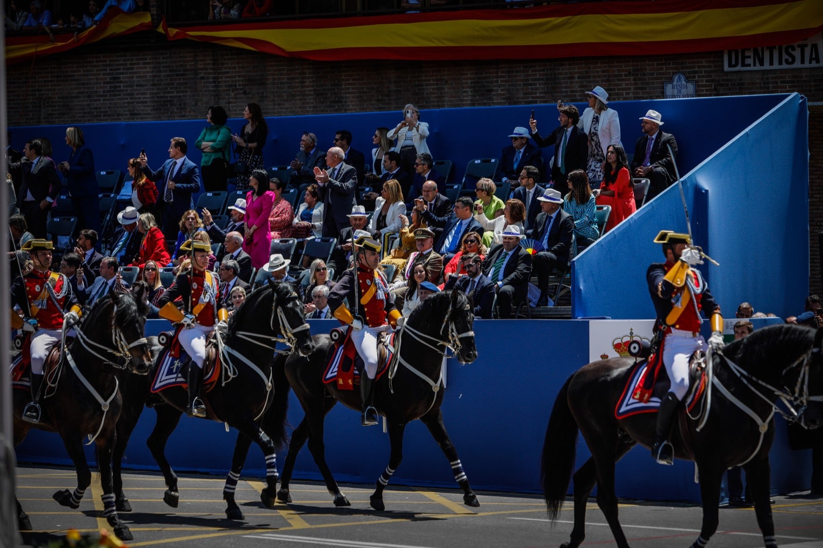 Las imágenes del desfile de las Fuerzas Armadas desde dentro y a vista de pájaro