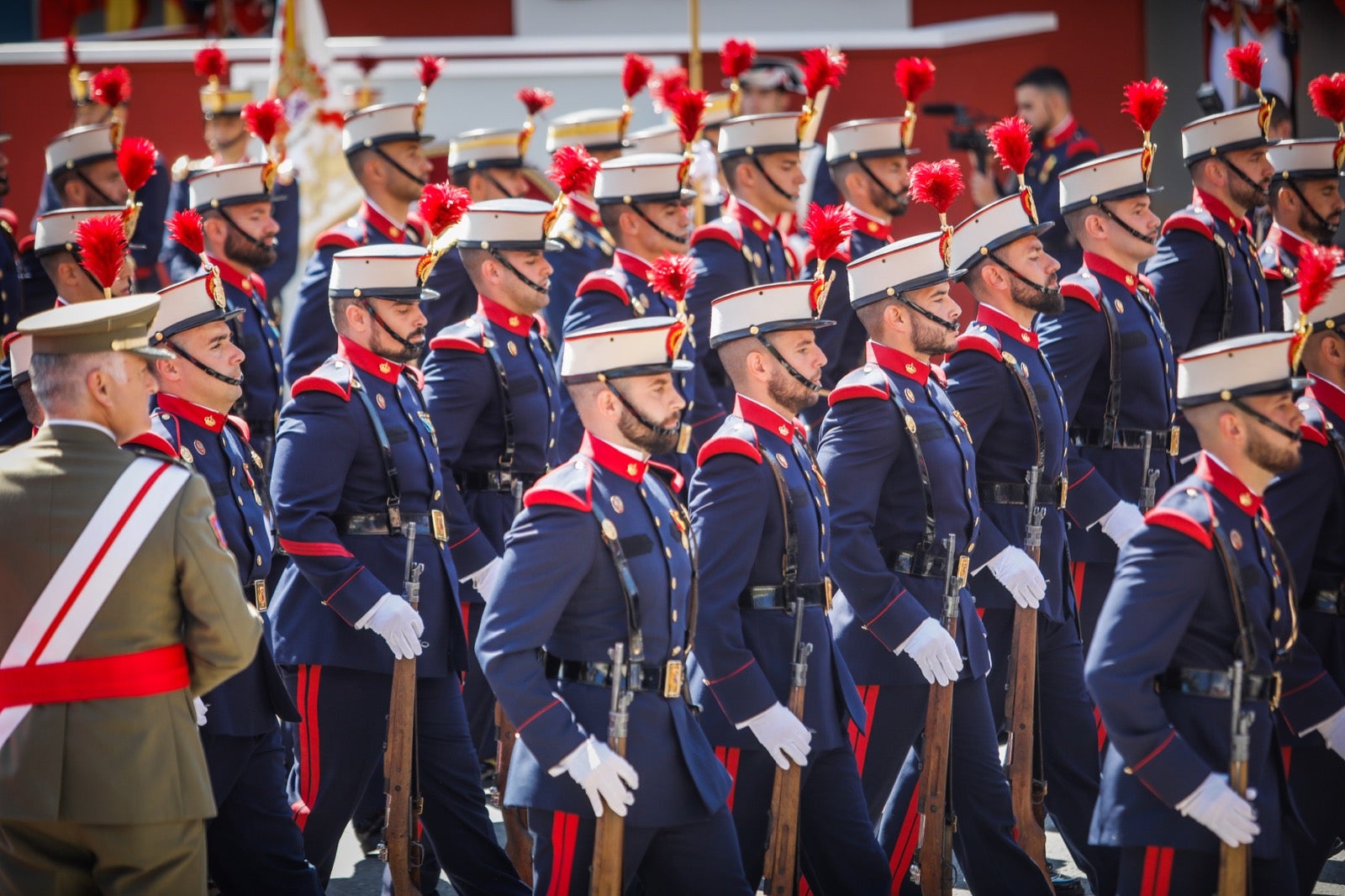 Las imágenes del desfile de las Fuerzas Armadas desde dentro y a vista de pájaro