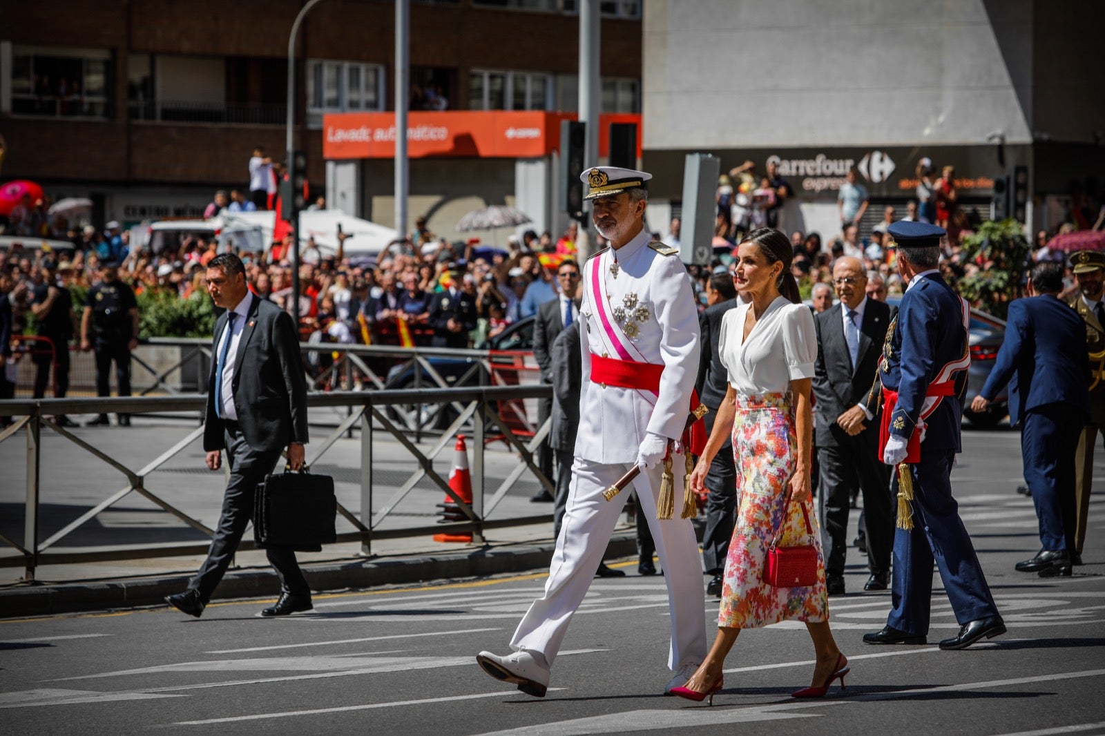 Las imágenes del desfile de las Fuerzas Armadas desde dentro y a vista de pájaro