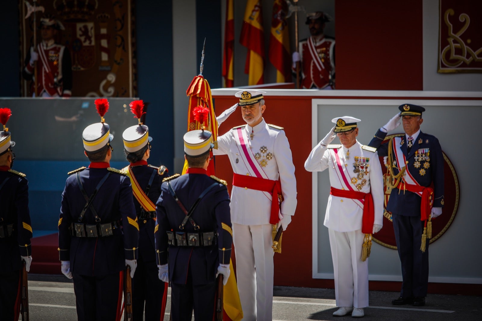 Las imágenes del desfile de las Fuerzas Armadas desde dentro y a vista de pájaro