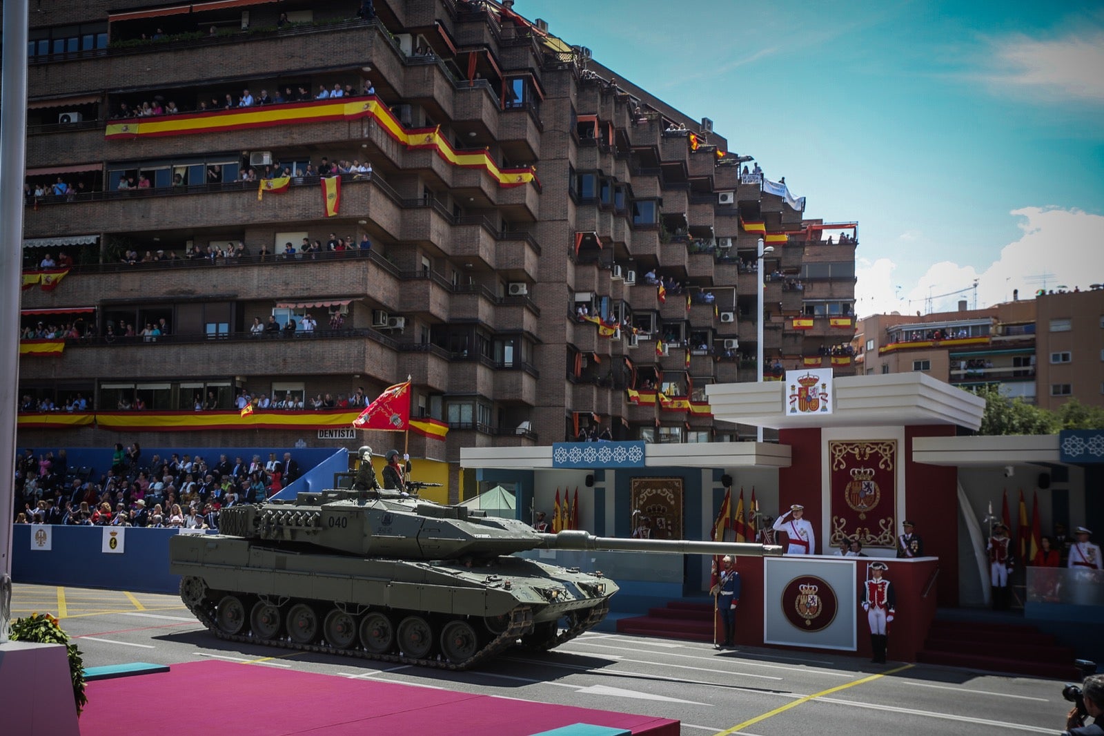 Las imágenes del desfile de las Fuerzas Armadas desde dentro y a vista de pájaro