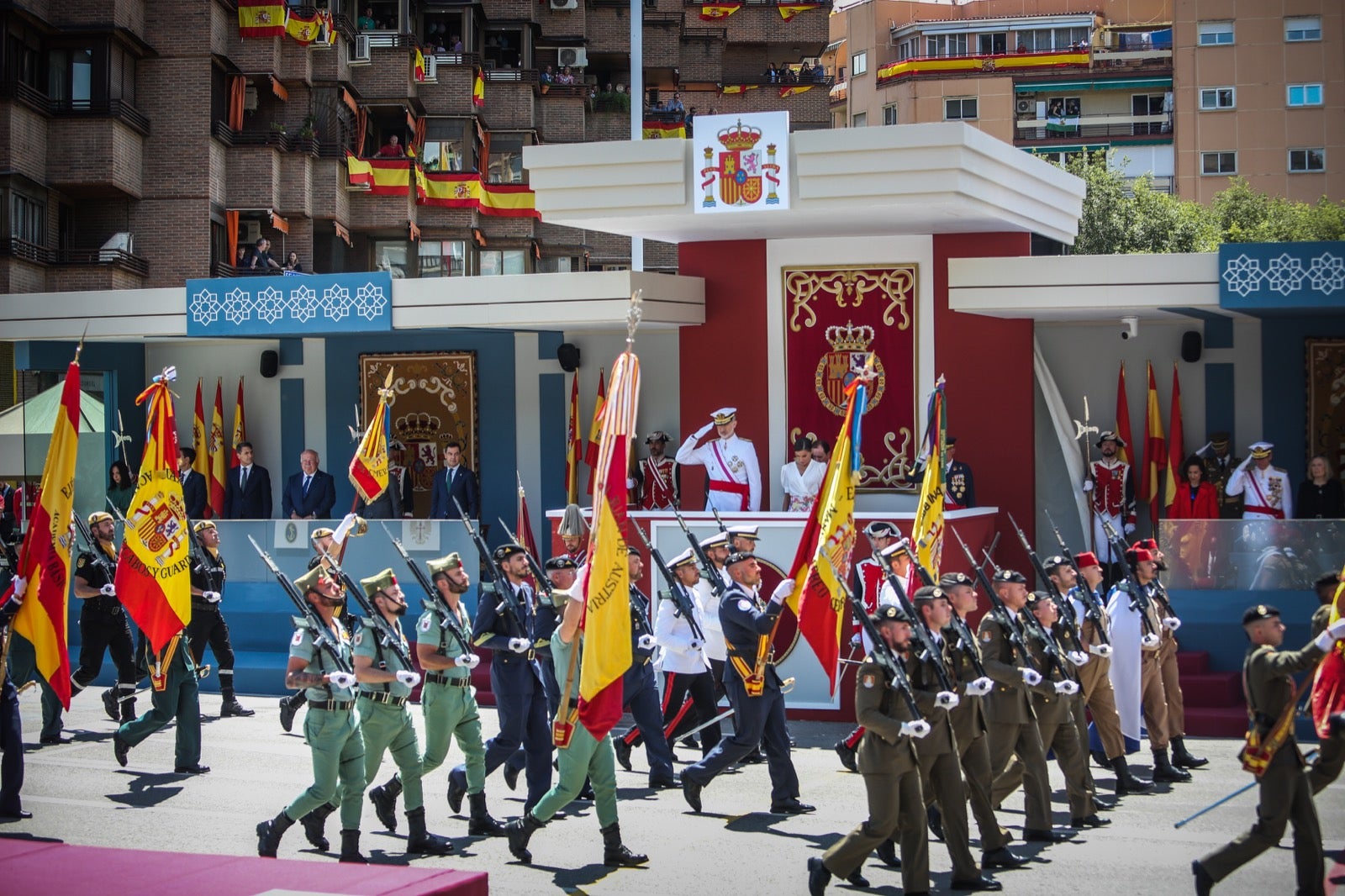 Las imágenes del desfile de las Fuerzas Armadas desde dentro y a vista de pájaro