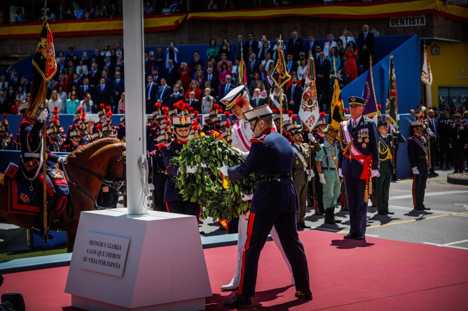 Las imágenes del desfile de las Fuerzas Armadas desde dentro y a vista de pájaro