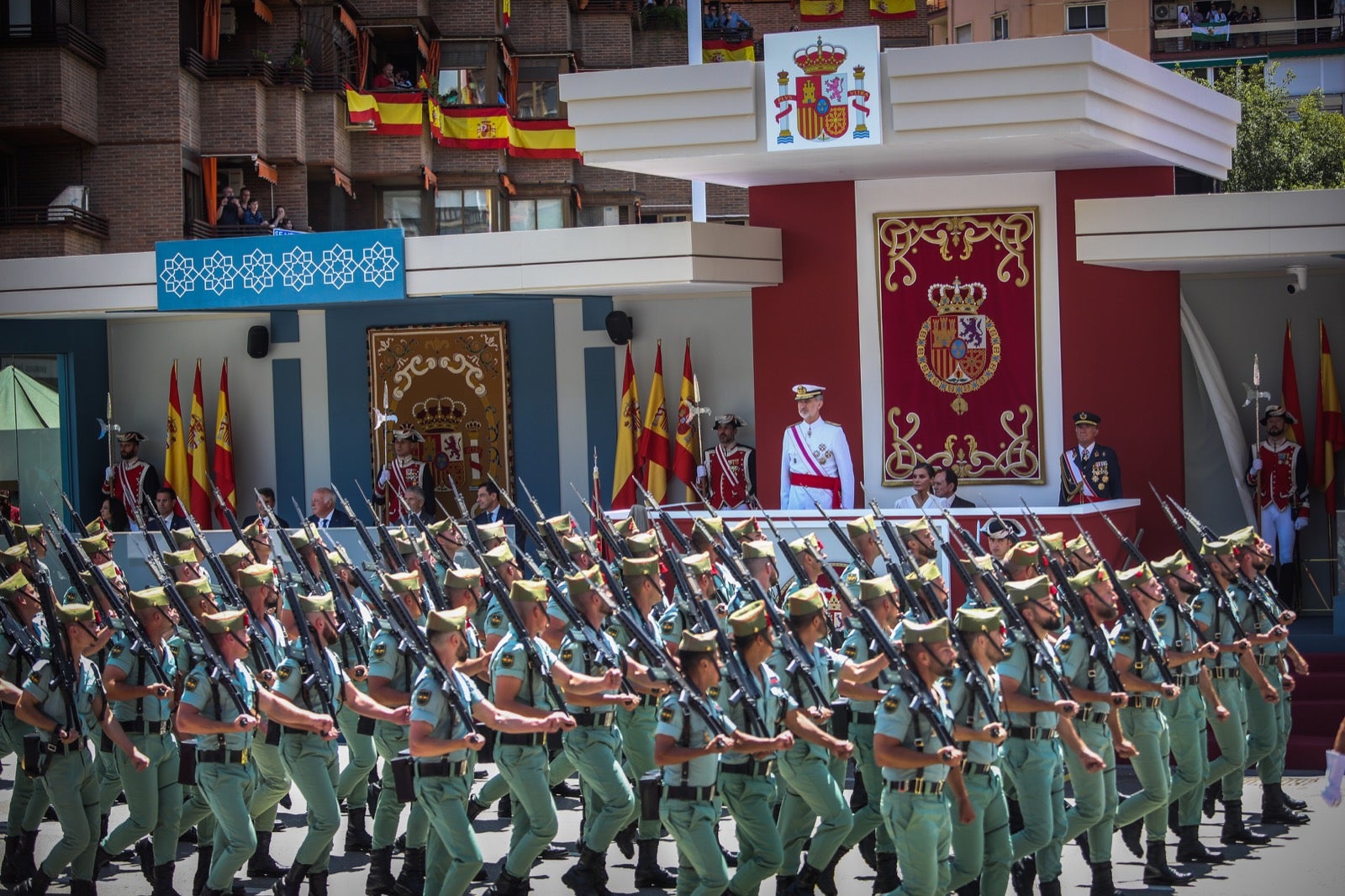 Las imágenes del desfile de las Fuerzas Armadas desde dentro y a vista de pájaro