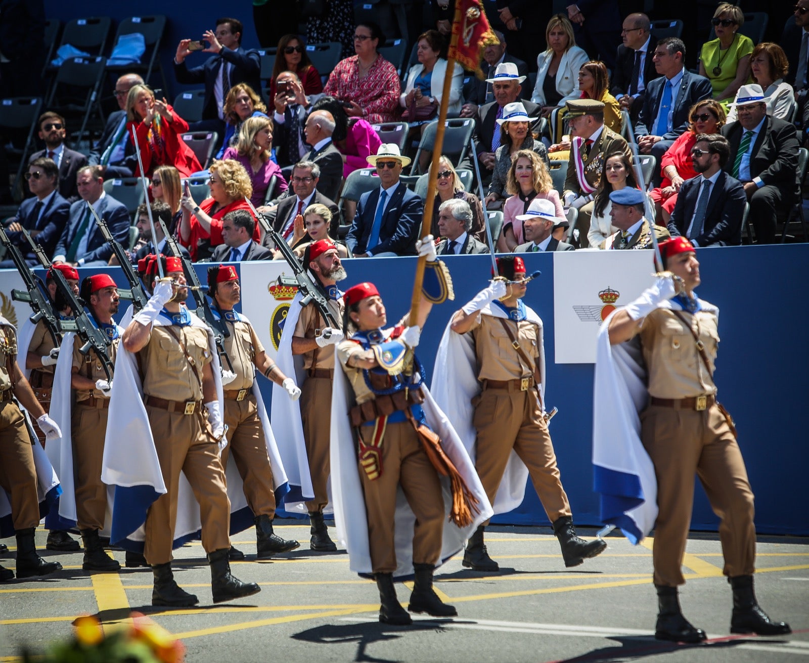 Las imágenes del desfile de las Fuerzas Armadas desde dentro y a vista de pájaro