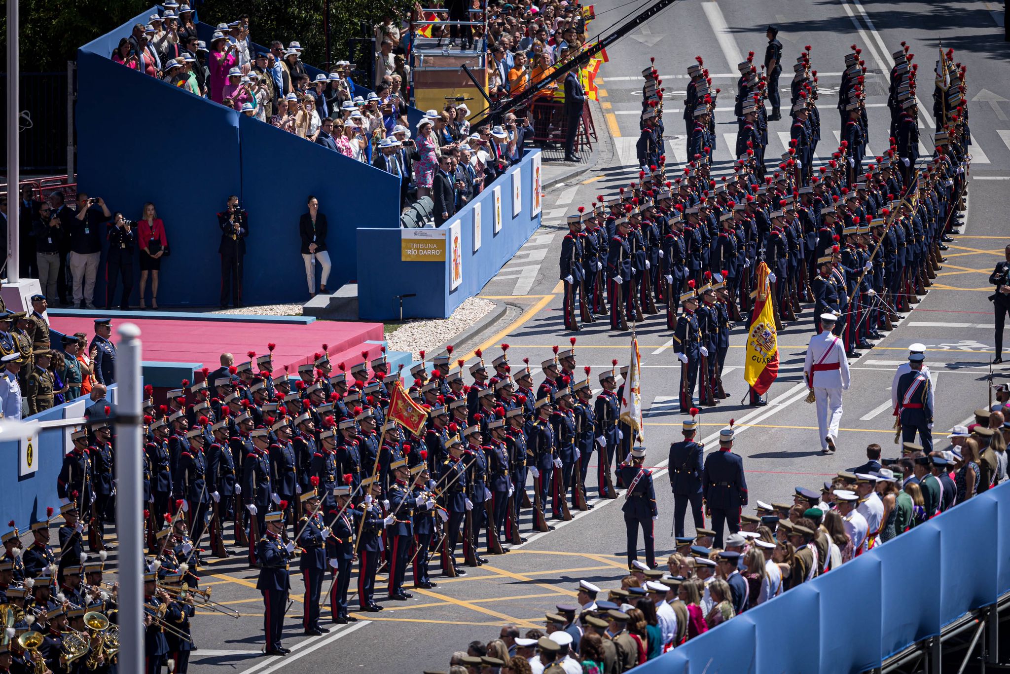 Las imágenes del desfile de las Fuerzas Armadas desde dentro y a vista de pájaro