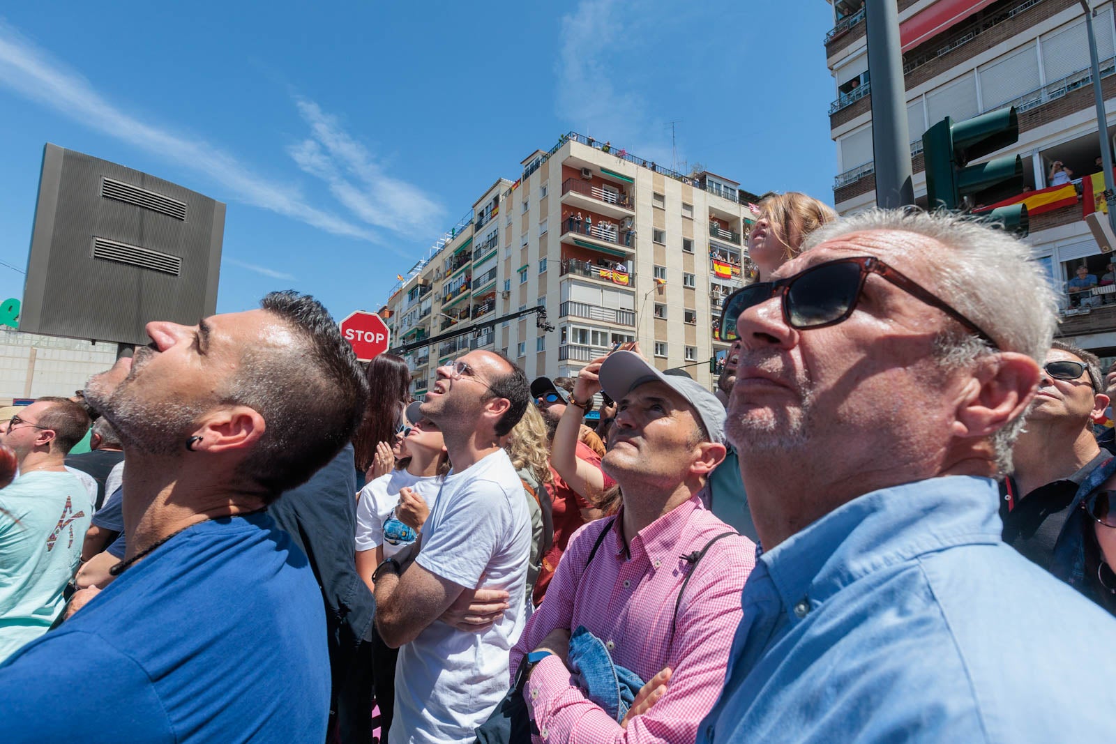 Las imágenes de los granadinos disfrutando del desfile de las Fuerzas Armadas