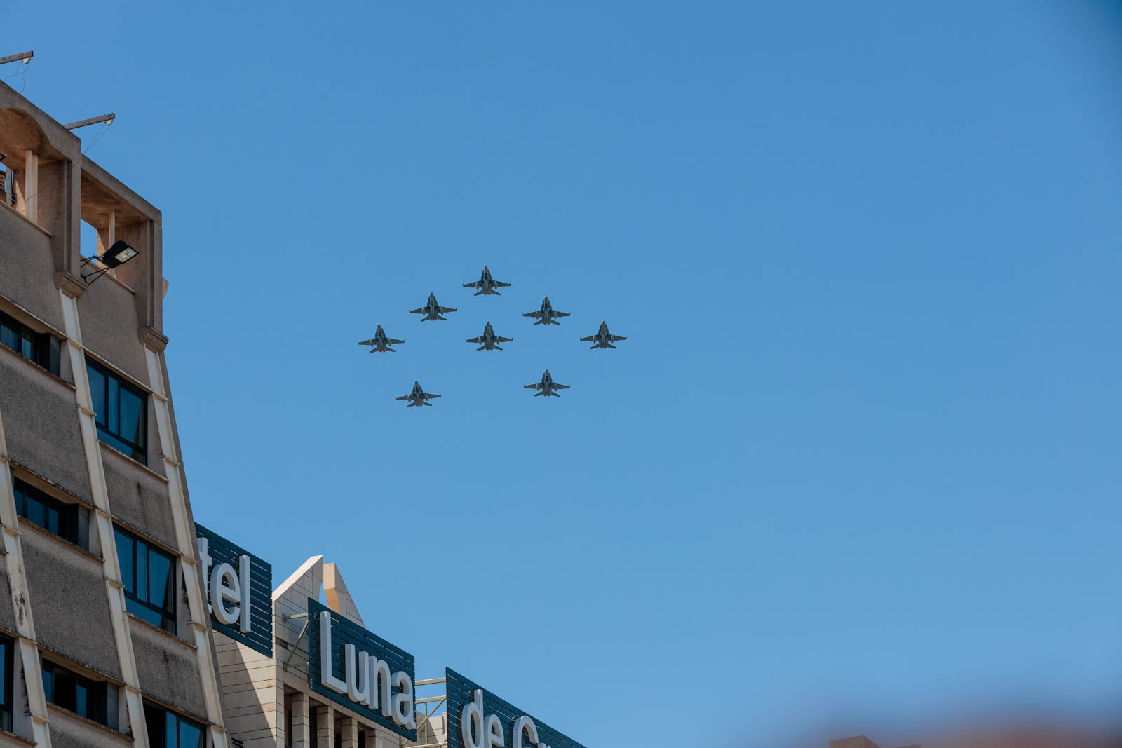 Las imágenes de los granadinos disfrutando del desfile de las Fuerzas Armadas