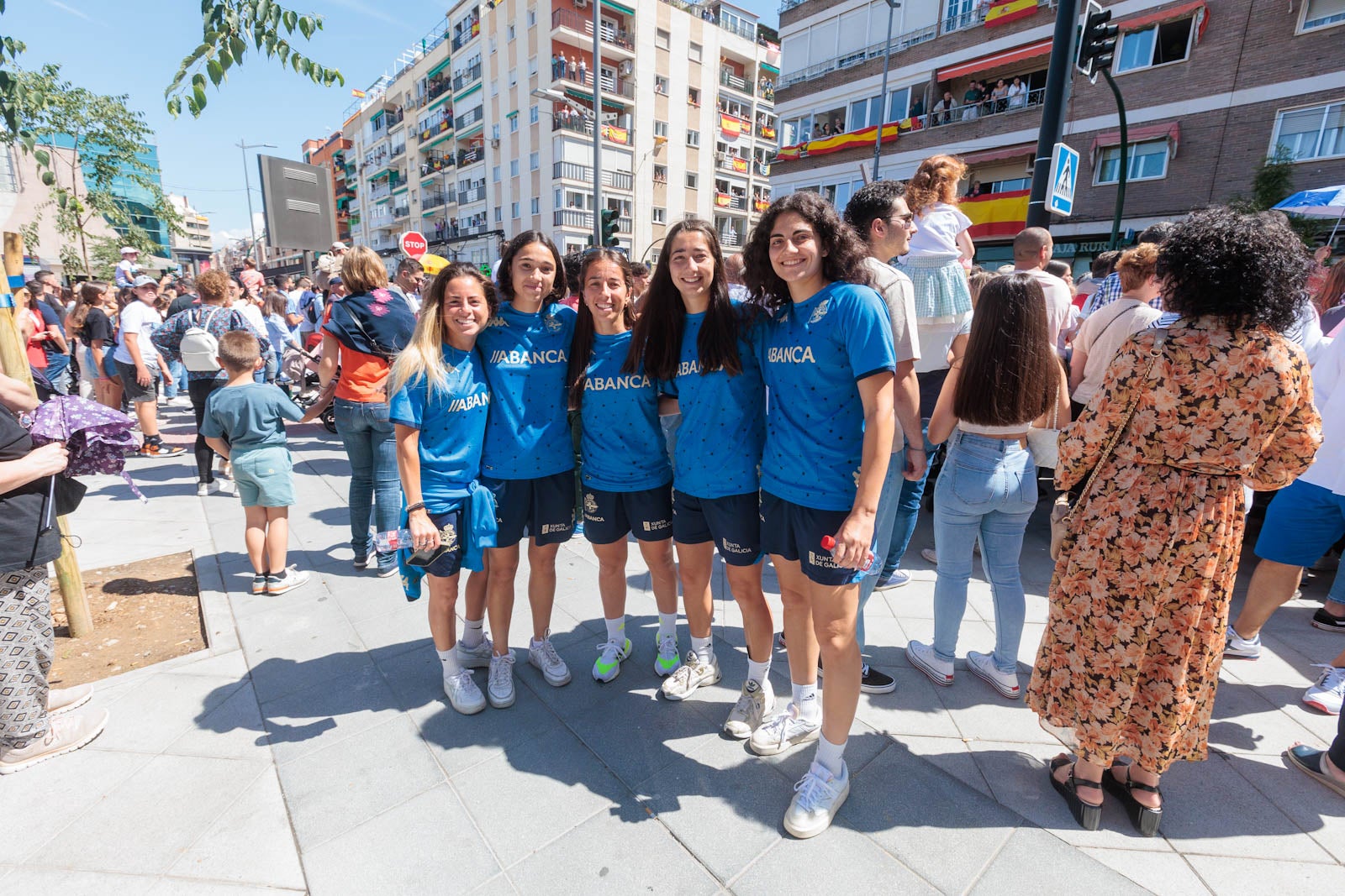 Las imágenes de los granadinos disfrutando del desfile de las Fuerzas Armadas