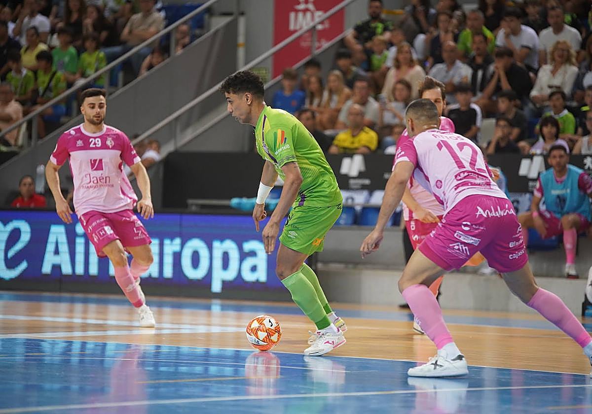 El cordobés, César, firmó tres tantos en el primer partido de semifinales disputado en Son Moix.