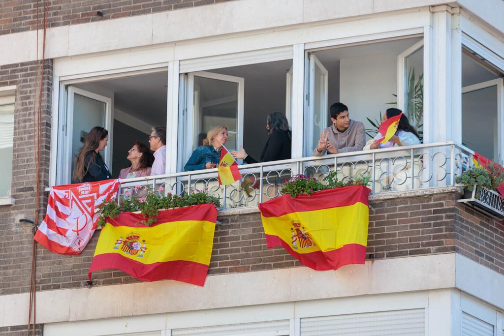 Las imágenes de los granadinos disfrutando del desfile de las Fuerzas Armadas