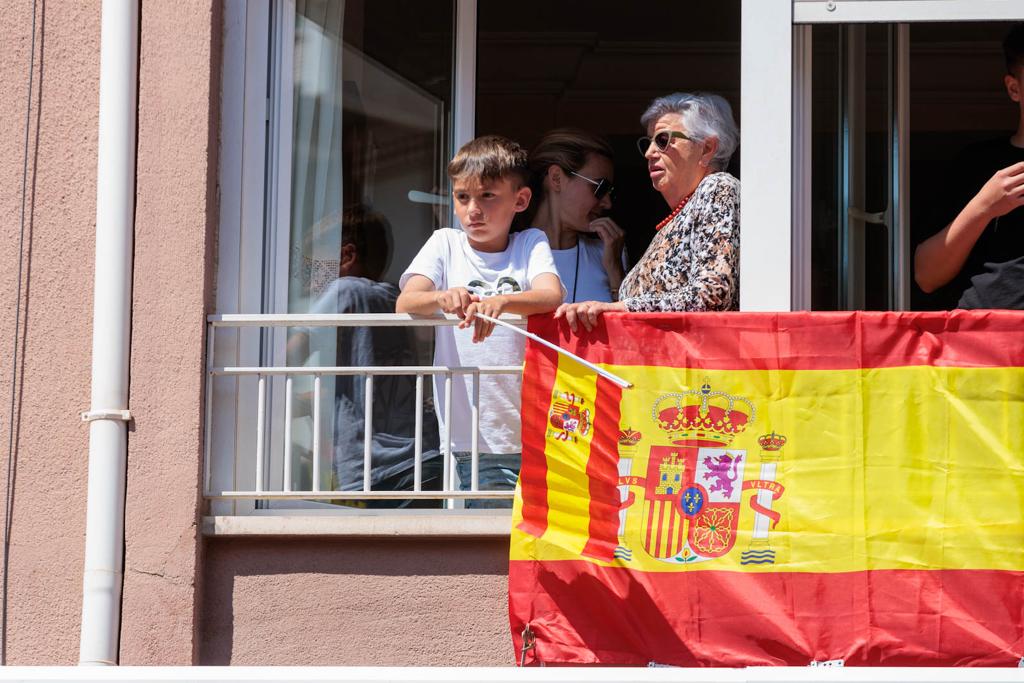 Las imágenes de los granadinos disfrutando del desfile de las Fuerzas Armadas