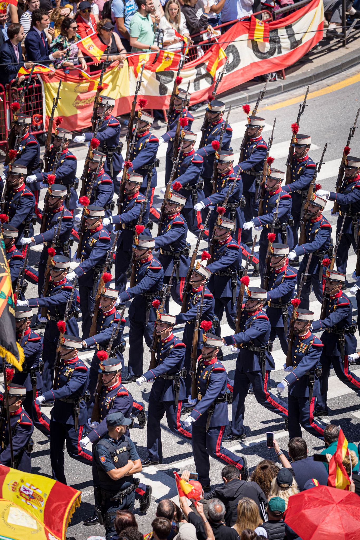 Las imágenes del desfile de las Fuerzas Armadas desde dentro y a vista de pájaro