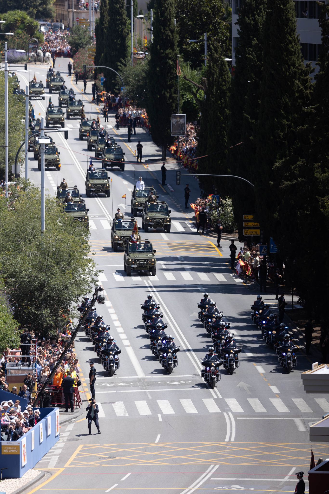 Las imágenes del desfile de las Fuerzas Armadas desde dentro y a vista de pájaro