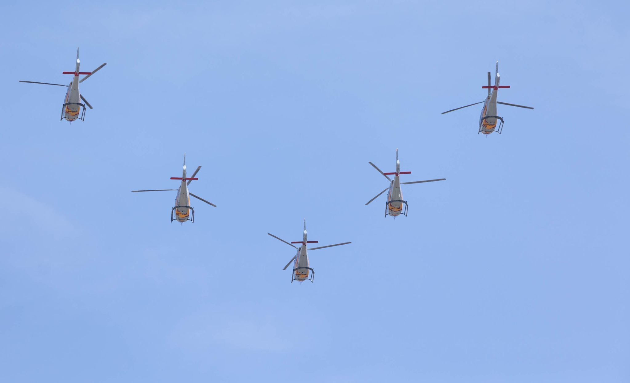 Las imágenes del desfile de las Fuerzas Armadas desde dentro y a vista de pájaro