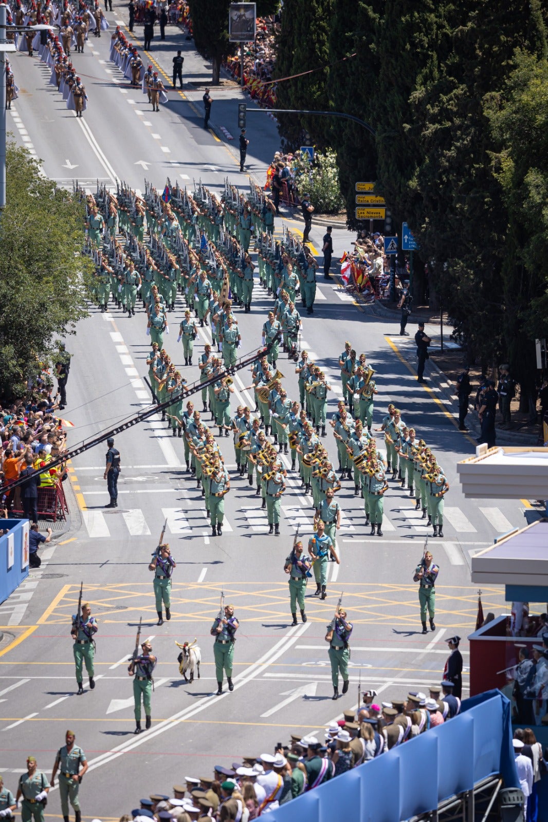 Las imágenes del desfile de las Fuerzas Armadas desde dentro y a vista de pájaro